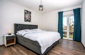 Bruno - Modern Apartment With Pool - A1