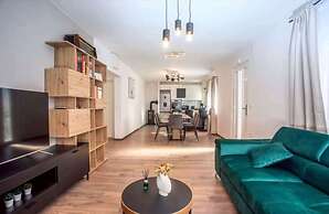 Bruno - Modern Apartment With Pool - A1