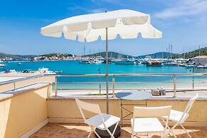 Dari - Near Beach - SA2