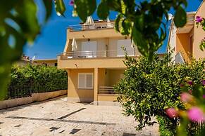 Dari - Near Beach - A1