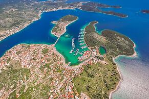 Dari - Near Beach - A1