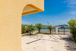 Dari - Near Beach - A1