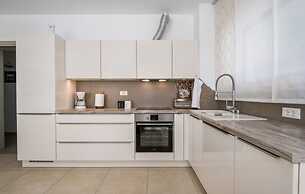 Paula - With Pool - H