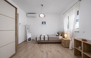 Paula - With Pool - H