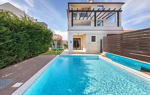 Paula - With Pool - H