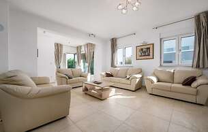 Paula - With Pool - H