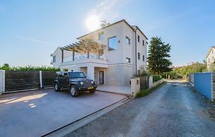 Paula - With Pool - H