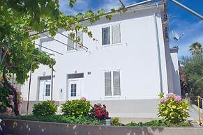 Mari - 50 m From sea - H