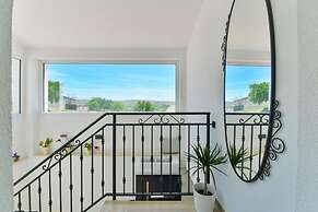 Zora - Modern Rustic - H