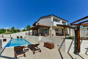 Zora - Modern Rustic - H