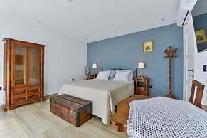 Zora - Modern Rustic - H