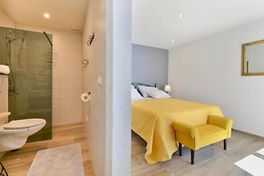 Zora - Modern Rustic - H