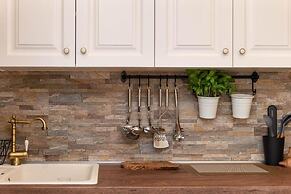 Zora - Modern Rustic - H