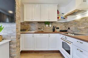 Zora - Modern Rustic - H