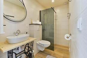 Zora - Modern Rustic - H