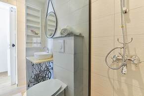 Zora - Modern Rustic - H