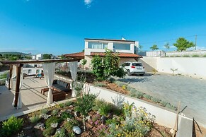 Zora - Modern Rustic - H