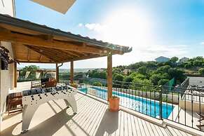 Zora - Modern Rustic - H