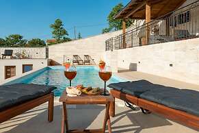 Zora - Modern Rustic - H