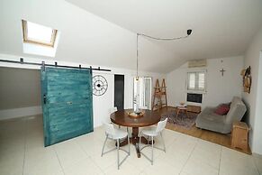 Kate Lea Mary - Rooftop Balcony - A1