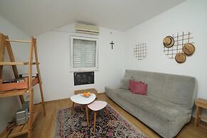 Kate Lea Mary - Rooftop Balcony - A1