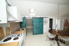 Kate Lea Mary - Rooftop Balcony - A1