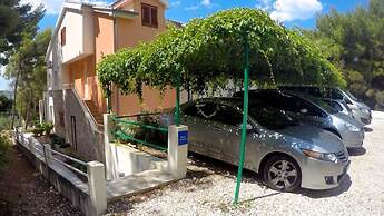 Dino - Gorgeous Garden - A2 Hvar