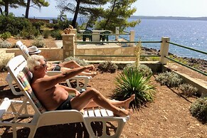 Dino - Gorgeous Garden - A2 Hvar