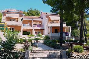 Dino - Gorgeous Garden - A2 Hvar