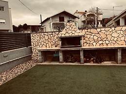 Valentino - With Pool - H