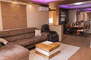 Valentino - With Pool - H