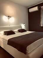 Valentino - With Pool - H