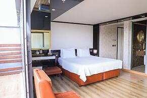 The Hera Platinum Hotel