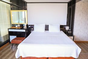 The Hera Platinum Hotel