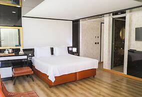 The Hera Platinum Hotel