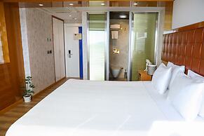 The Hera Platinum Hotel