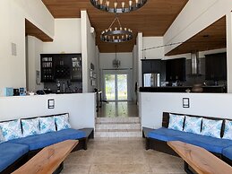 Sky Beach Club Rock House 4 Bedroom Home