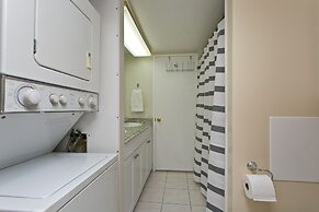 Waikiki Oasis Private One Bedroom 1 Condo by RedAwning