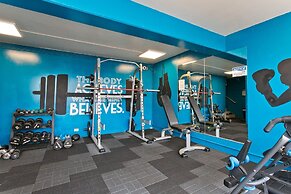 Waikiki Oasis Private One Bedroom 1 Condo by RedAwning