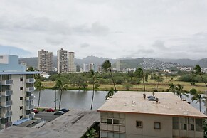 Waikiki Oasis Private One Bedroom 1 Condo by RedAwning