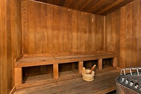 Waikiki Oasis Private One Bedroom 1 Condo by RedAwning