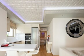 DeMaNi President Suites