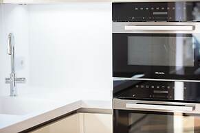 DeMaNi President Suites