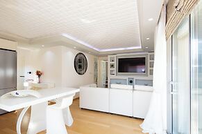 DeMaNi President Suites