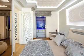 DeMaNi President Suites