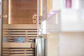 DeMaNi President Suites