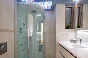 DeMaNi President Suites