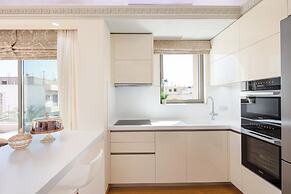 DeMaNi President Suites