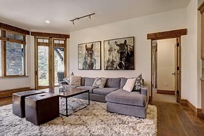 4 Bedroom Luxury Townhome in Lionshead Village