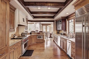 4 Bedroom Luxury Townhome in Lionshead Village